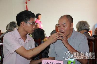 游子千里归途，只为圆梦探望父亲——记一位贫困学子的感人故事